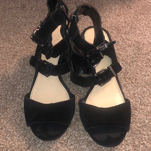 Vince camuto black buckled block sandals
